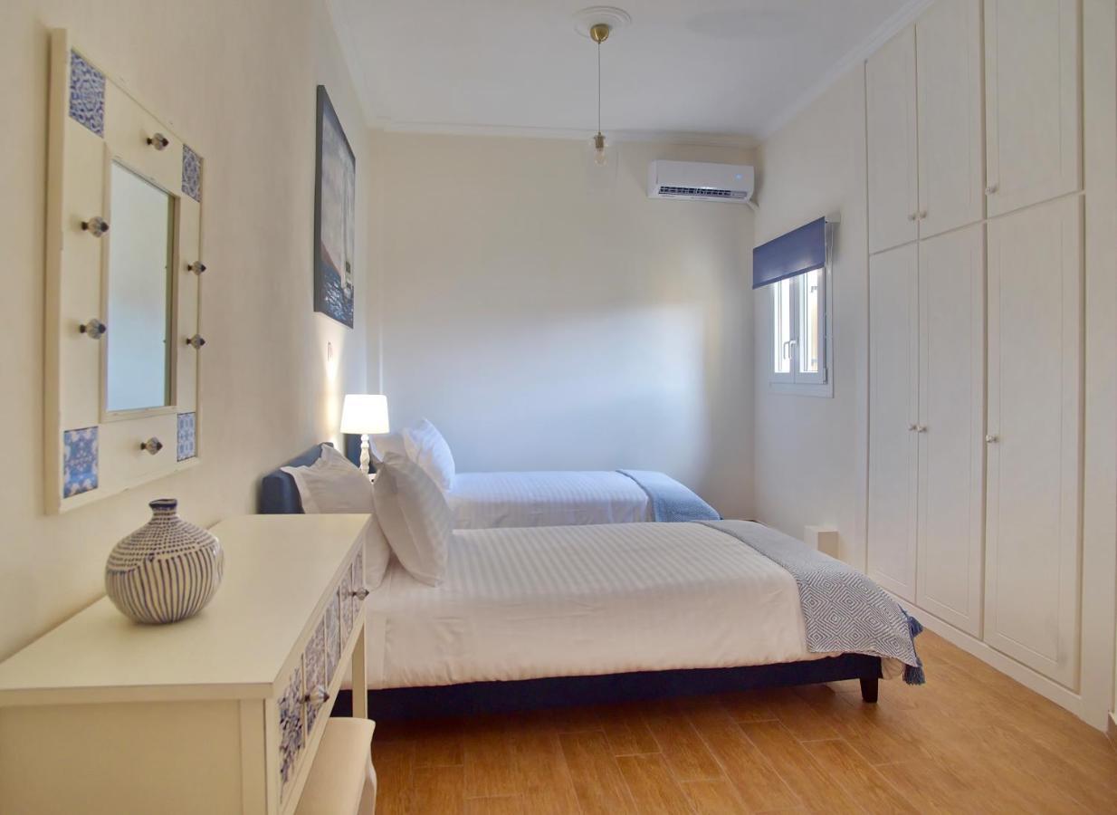 The Bluehouse - Spacious Top Floor Flat With Parking, By Mon Repos Beach Corfu  Buitenkant foto