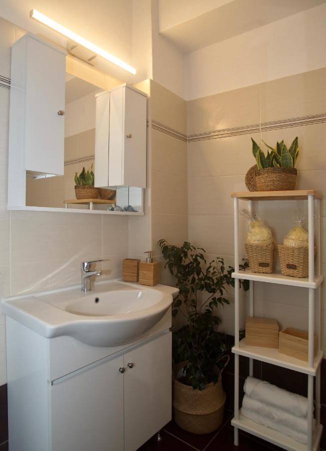 The Bluehouse - Spacious Top Floor Flat With Parking, By Mon Repos Beach Corfu  Buitenkant foto