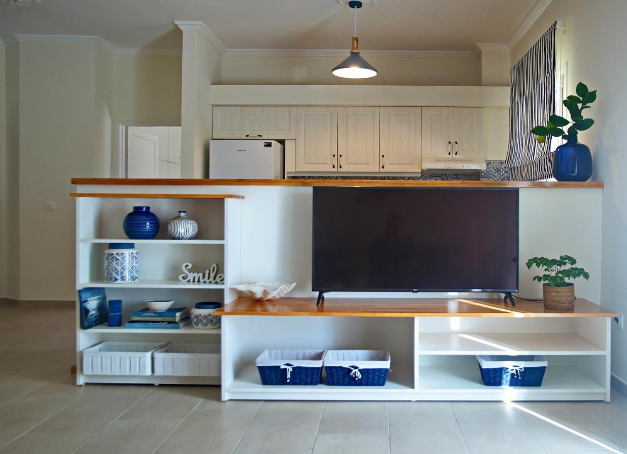 The Bluehouse - Spacious Top Floor Flat With Parking, By Mon Repos Beach Corfu  Buitenkant foto