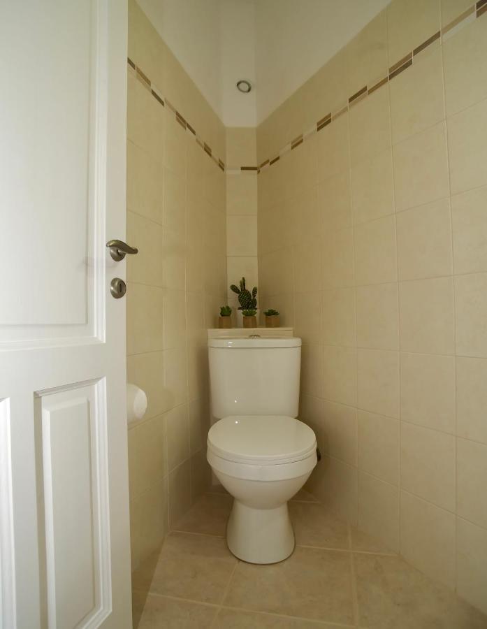 The Bluehouse - Spacious Top Floor Flat With Parking, By Mon Repos Beach Corfu  Buitenkant foto