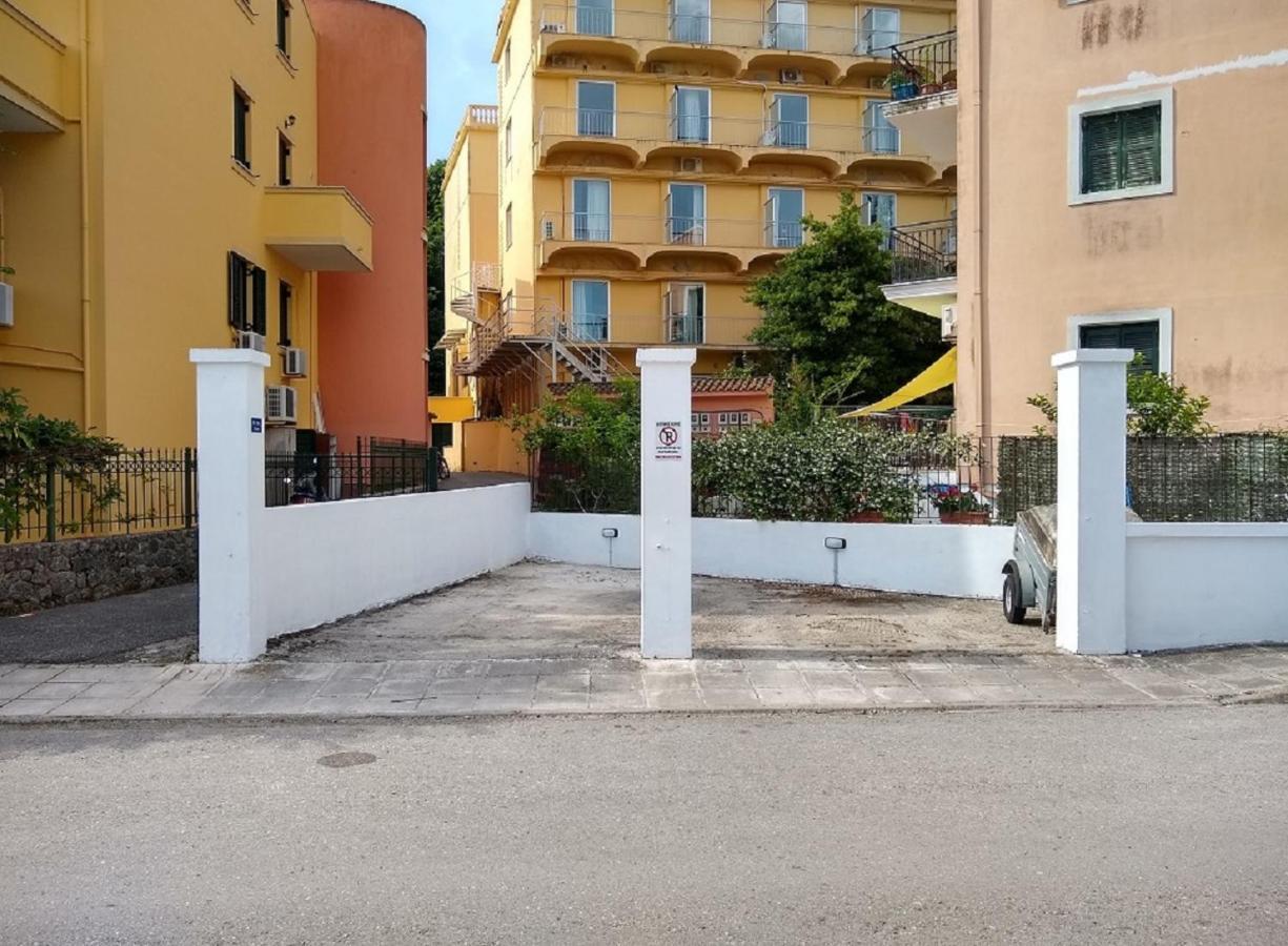 The Bluehouse - Spacious Top Floor Flat With Parking, By Mon Repos Beach Corfu  Buitenkant foto